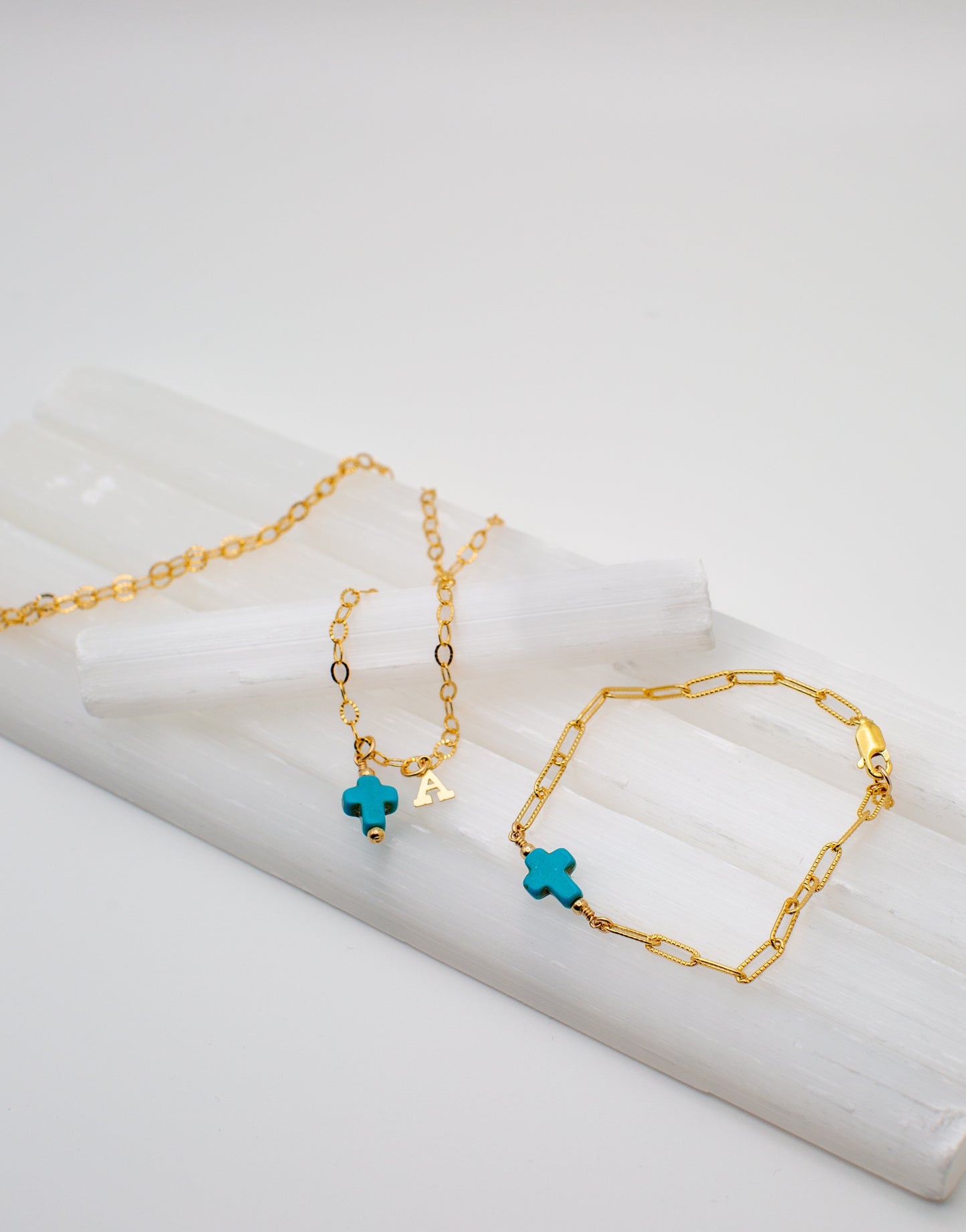 Geovanna Cross bracelet in 14KT Goldfilled.