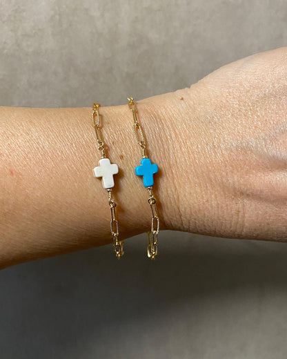 Geovanna Cross bracelet in 14KT Goldfilled.
