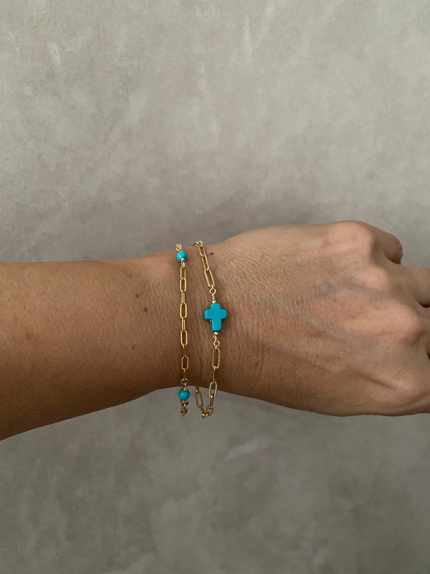 Geovanna Cross bracelet in 14KT Goldfilled.