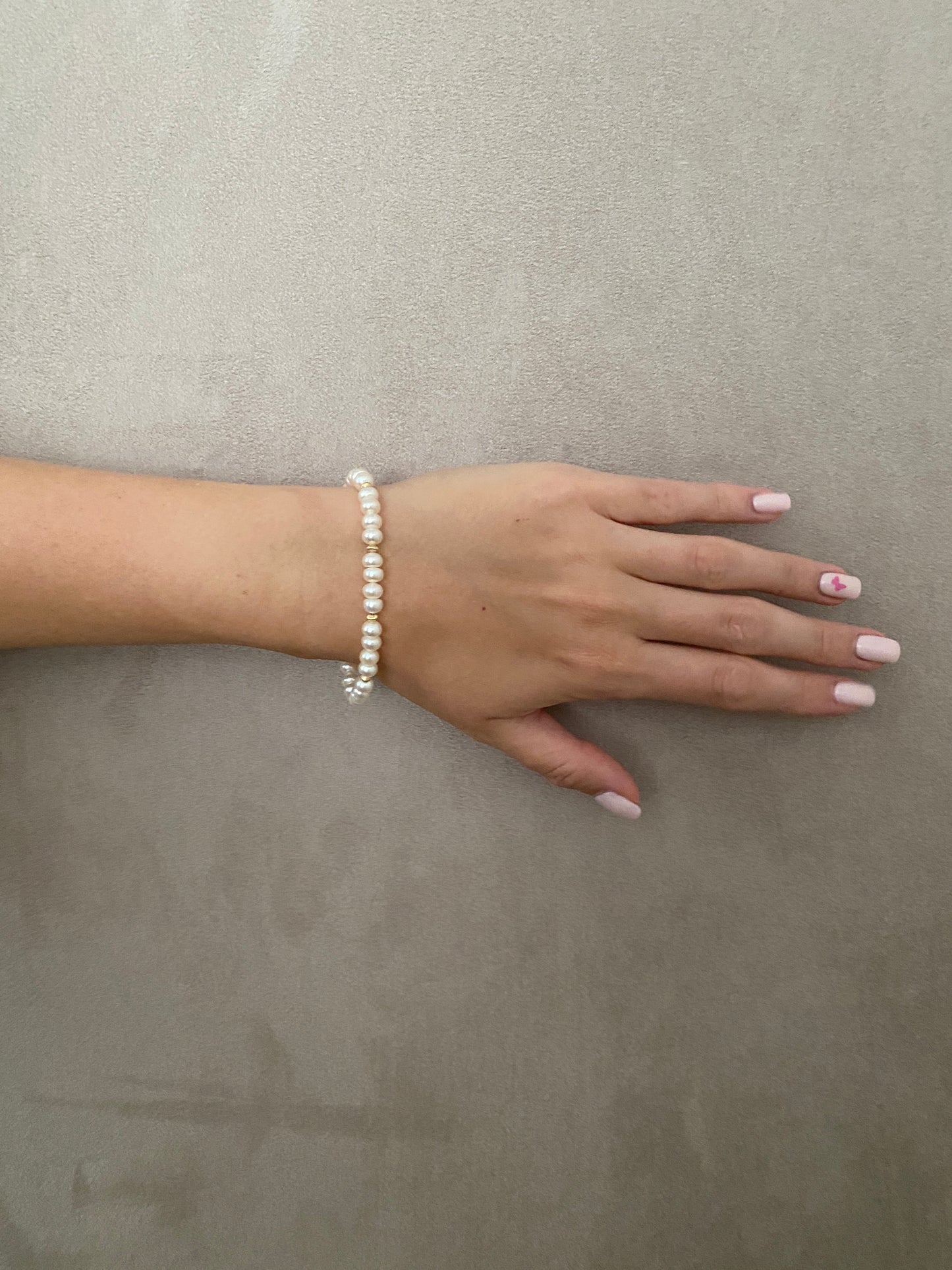 Pearl bracelet with gold details in 14KT Goldfilled.