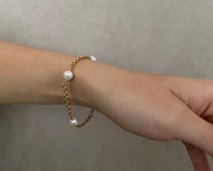 Celine Pearl bracelet 14KT Goldfilled.