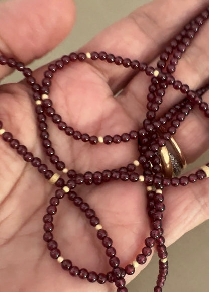 The Bordeaux necklace in Red Garnet