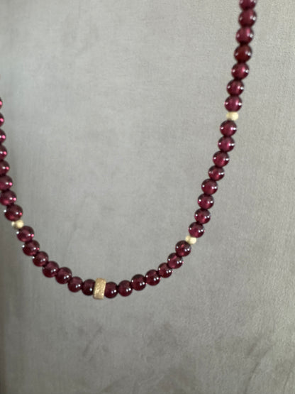 The Bordeaux necklace in Red Garnet