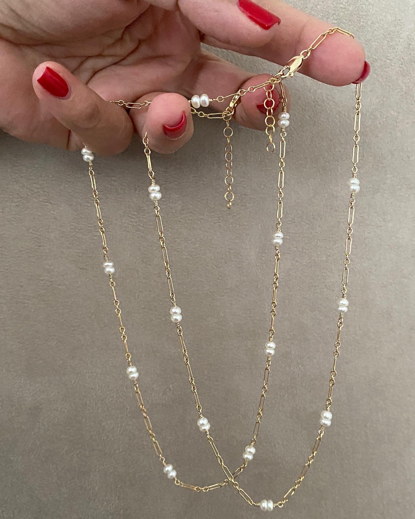 Marguerite necklace with double Pearls in 14KT Gold filled chain.