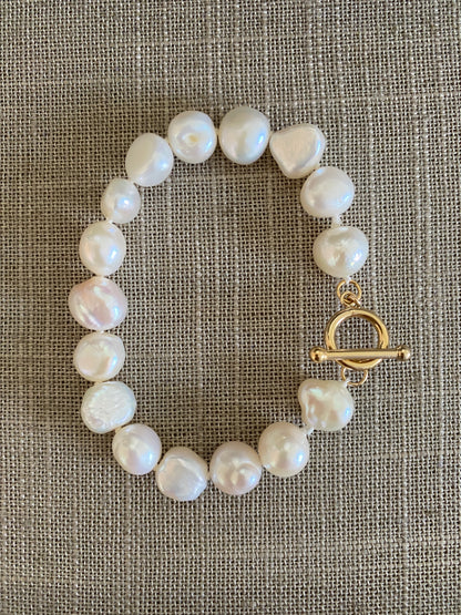 Brigitte Pearl toggle bracelet in 14KT Goldfilled.