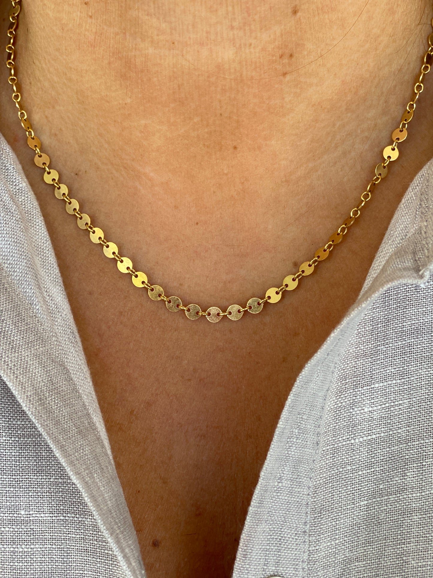 Mila disc chain necklace in 14KT Goldfilled.