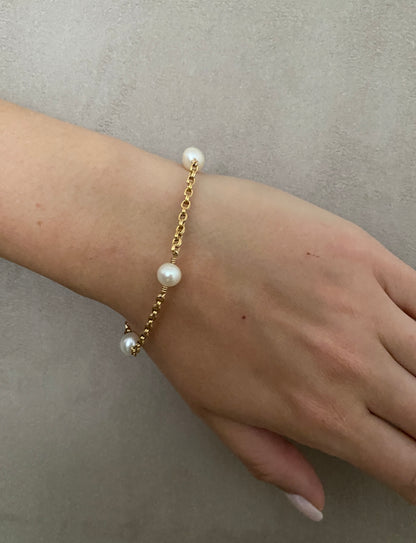 Celine Pearl bracelet 14KT Goldfilled.