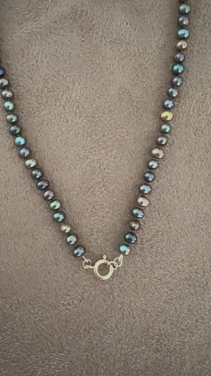 The Olivia Pearl necklace